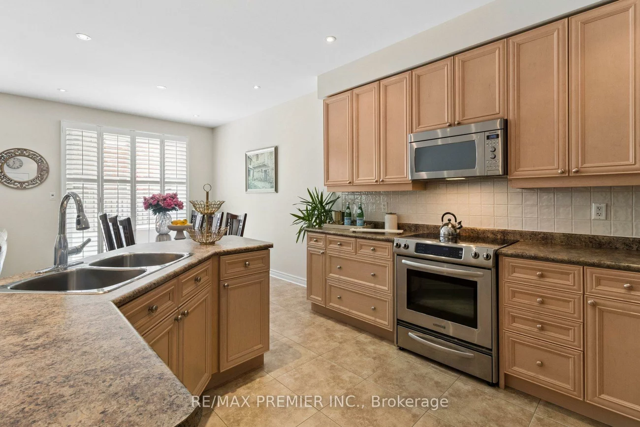 11, Eakins, Bayview Northeast, Aurora