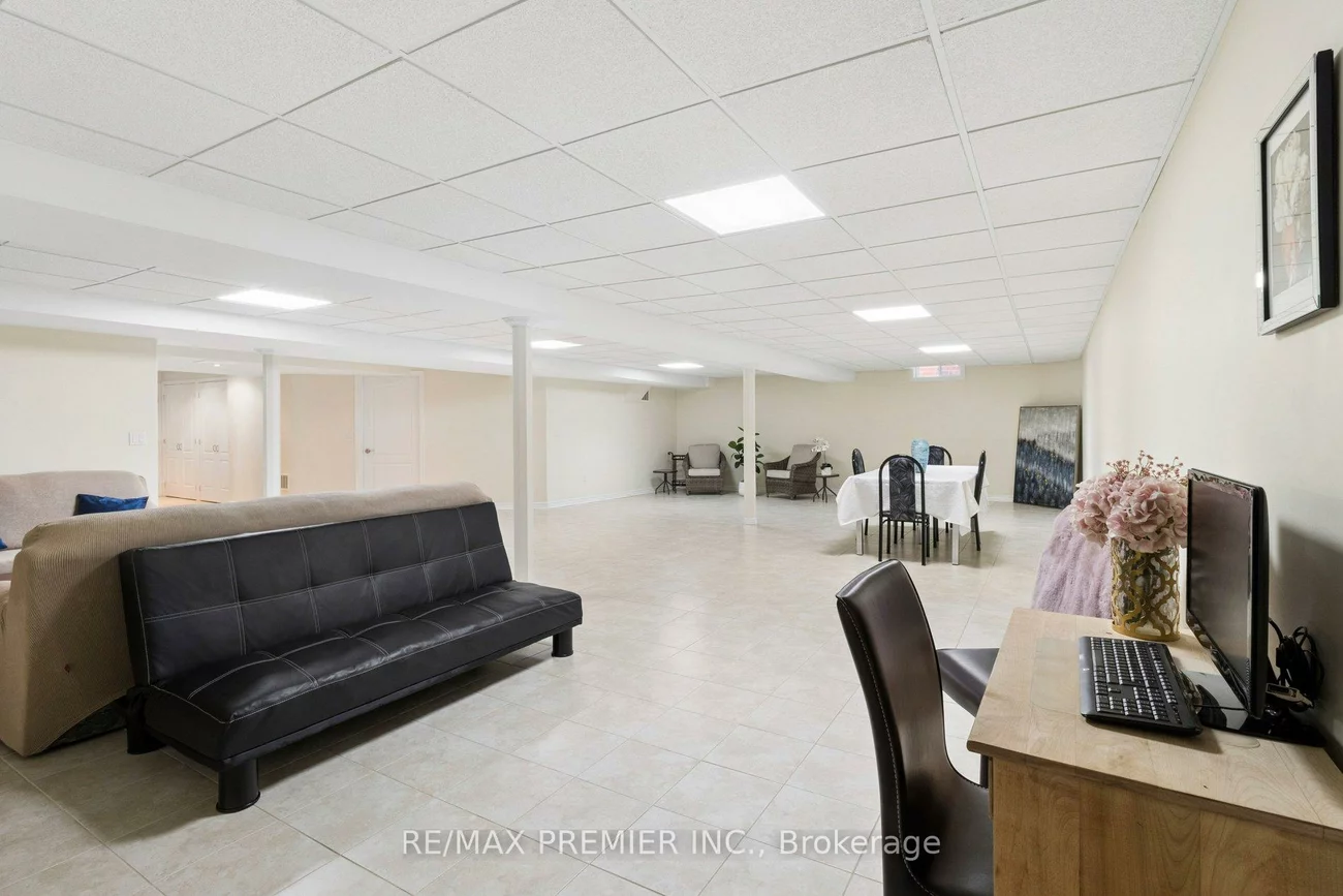 11, Eakins, Bayview Northeast, Aurora