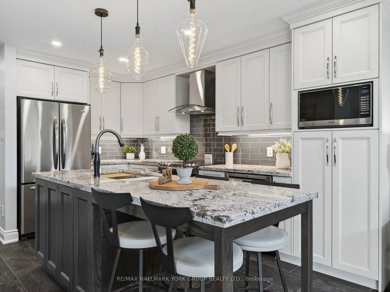 18, Rush, Bayview Wellington, Aurora