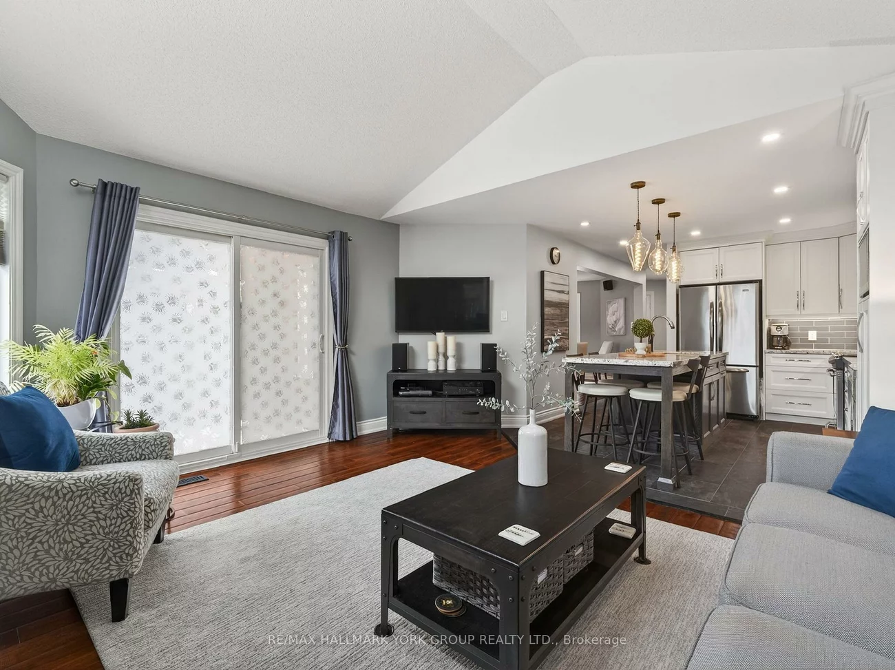 18, Rush, Bayview Wellington, Aurora