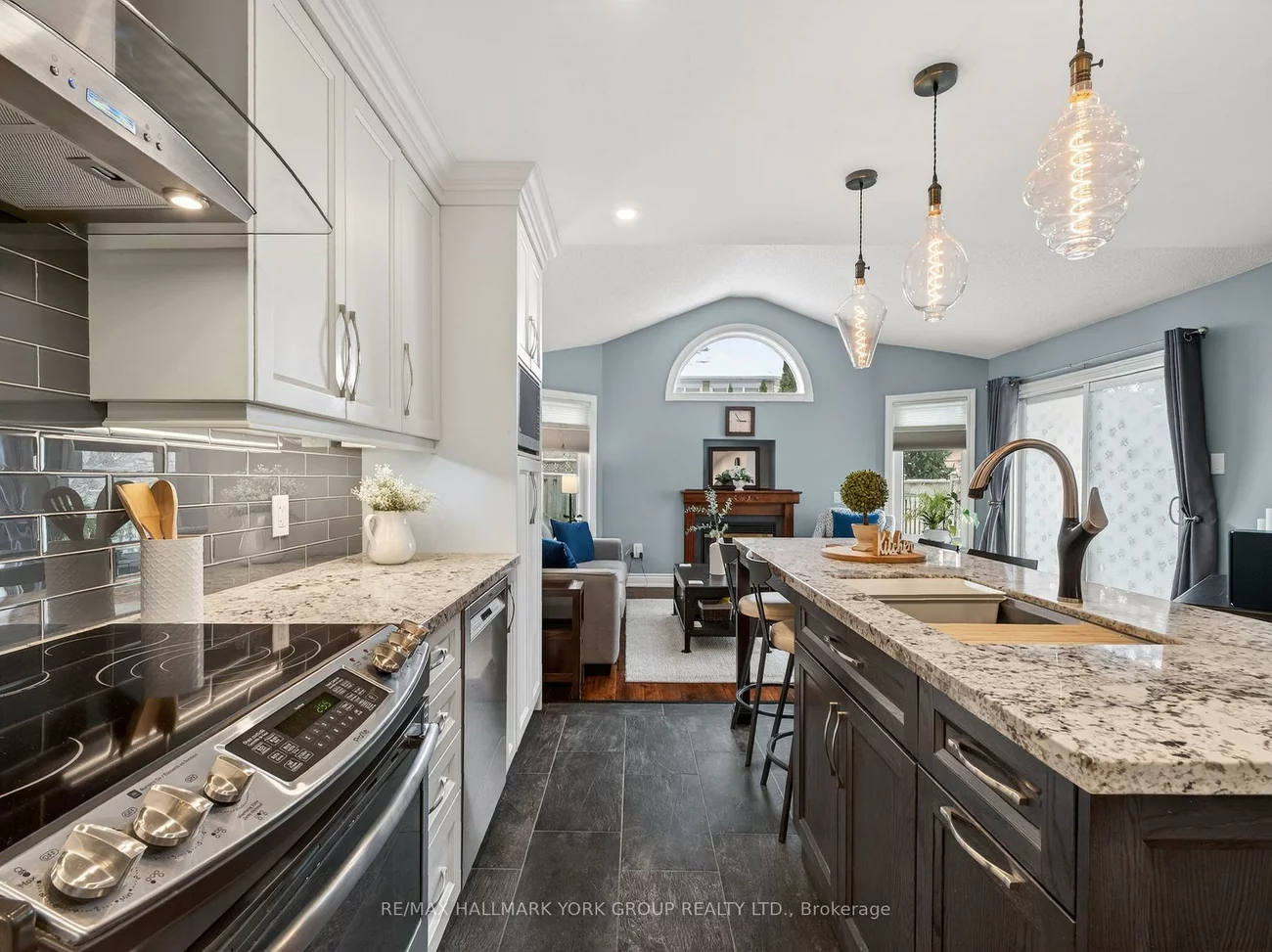 18, Rush, Bayview Wellington, Aurora