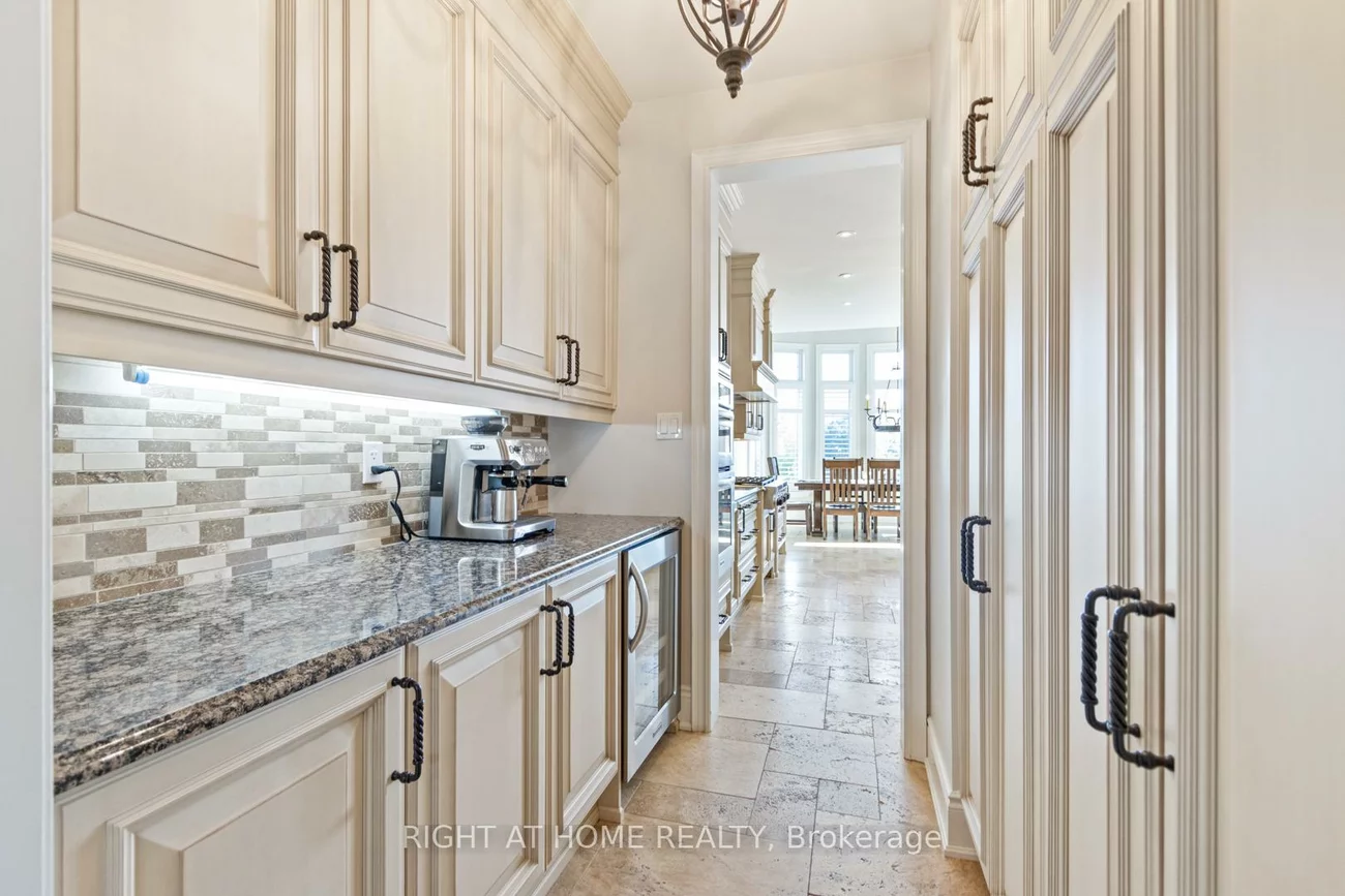 126, Vines, Bayview Southeast, Aurora