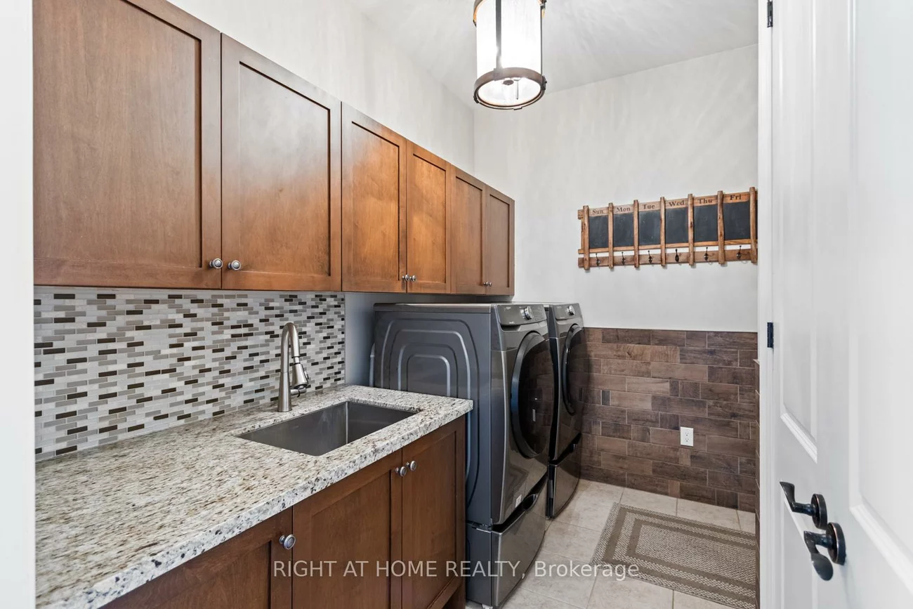 126, Vines, Bayview Southeast, Aurora