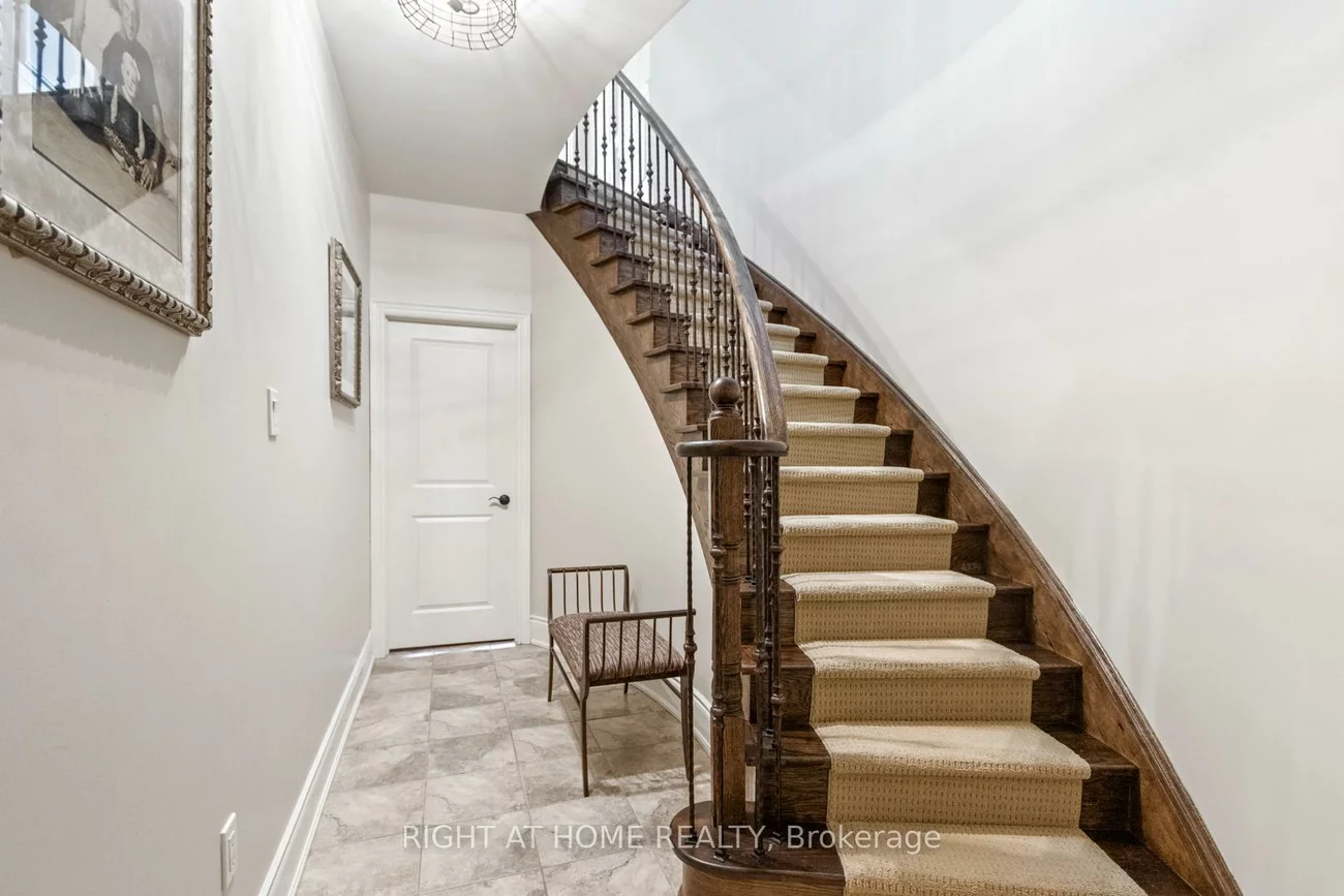 126, Vines, Bayview Southeast, Aurora