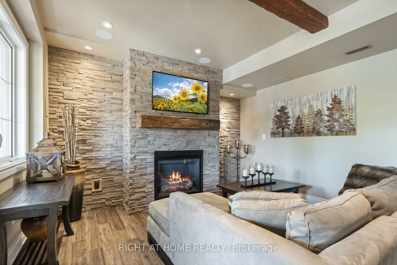 126, Vines, Bayview Southeast, Aurora