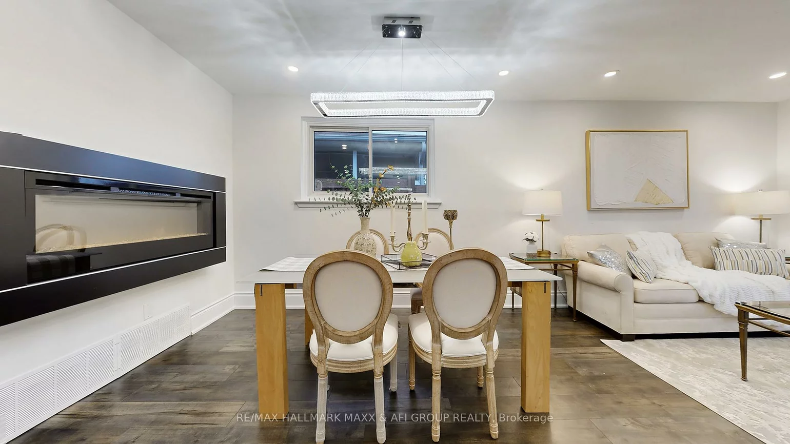 42, Devins, Aurora Heights, Aurora