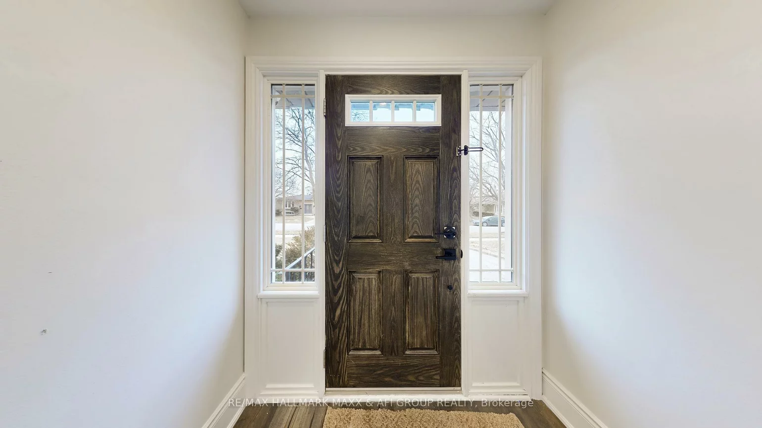 42, Devins, Aurora Heights, Aurora