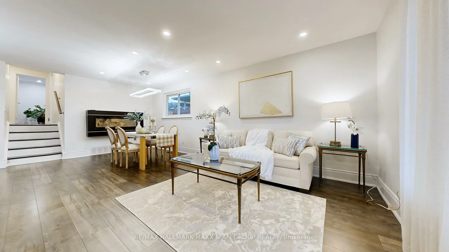 42, Devins, Aurora Heights, Aurora