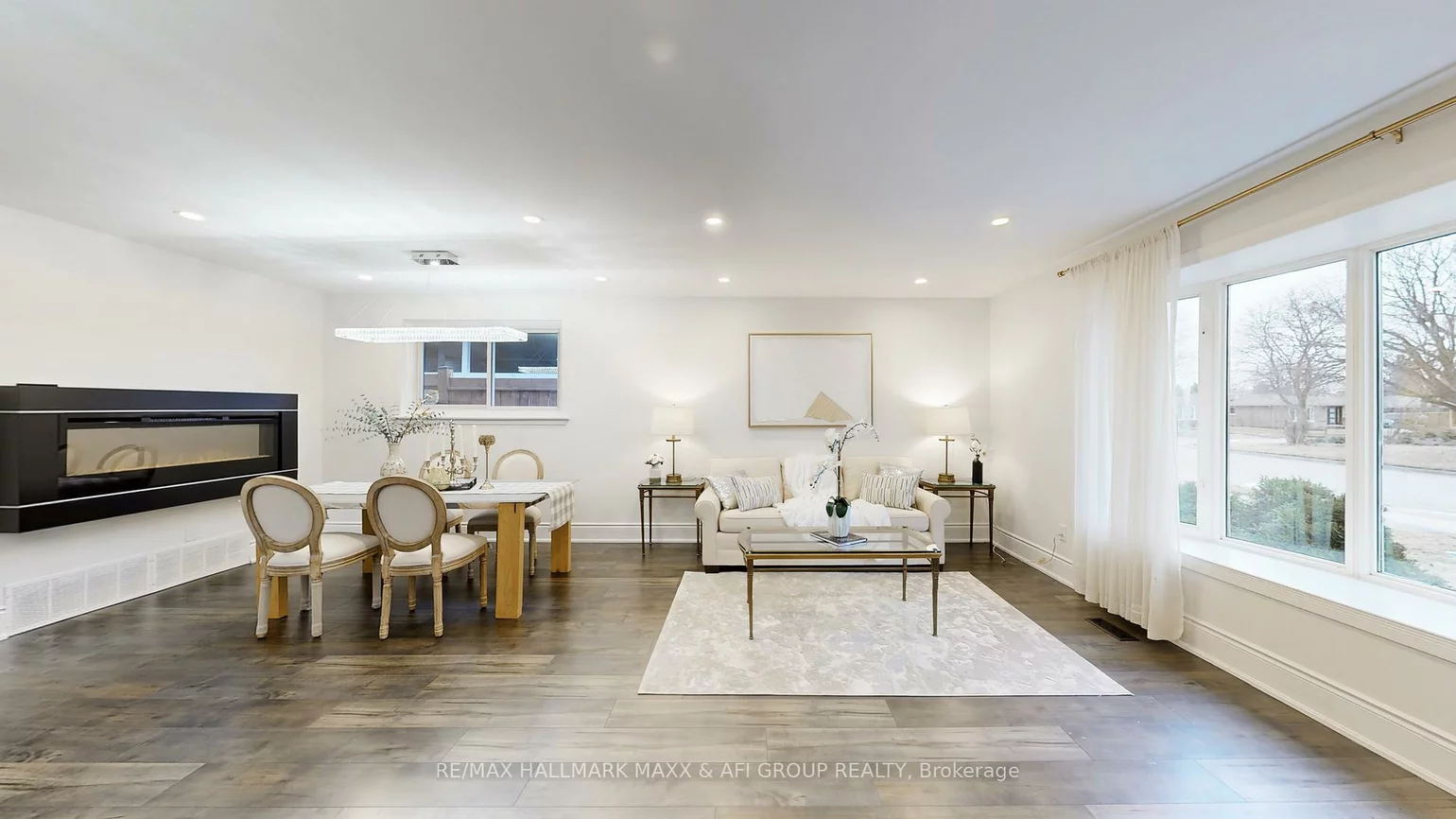 42, Devins, Aurora Heights, Aurora