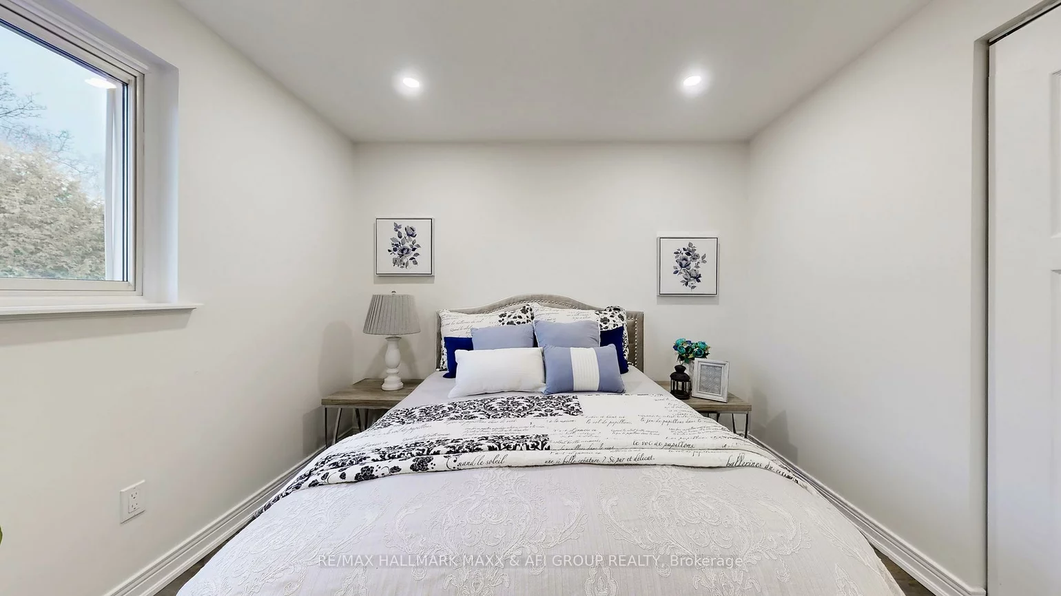 42, Devins, Aurora Heights, Aurora