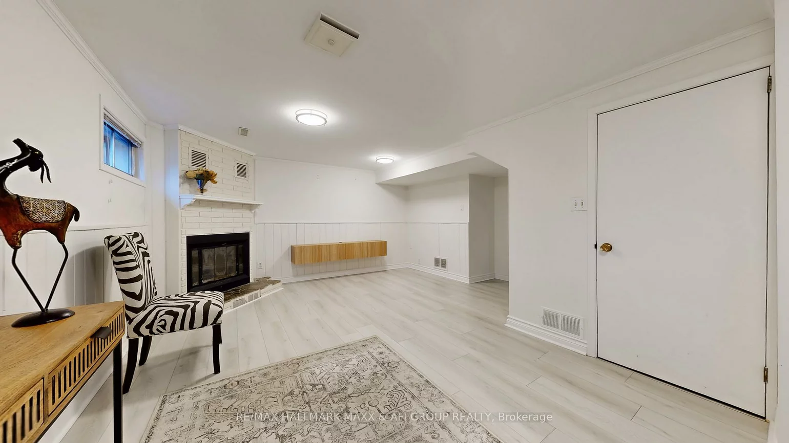 42, Devins, Aurora Heights, Aurora