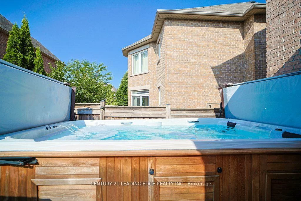 204, Ivy Jay, Bayview Northeast, Aurora