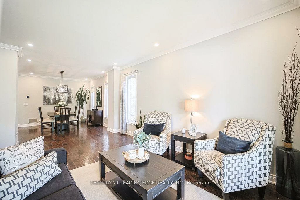 204, Ivy Jay, Bayview Northeast, Aurora