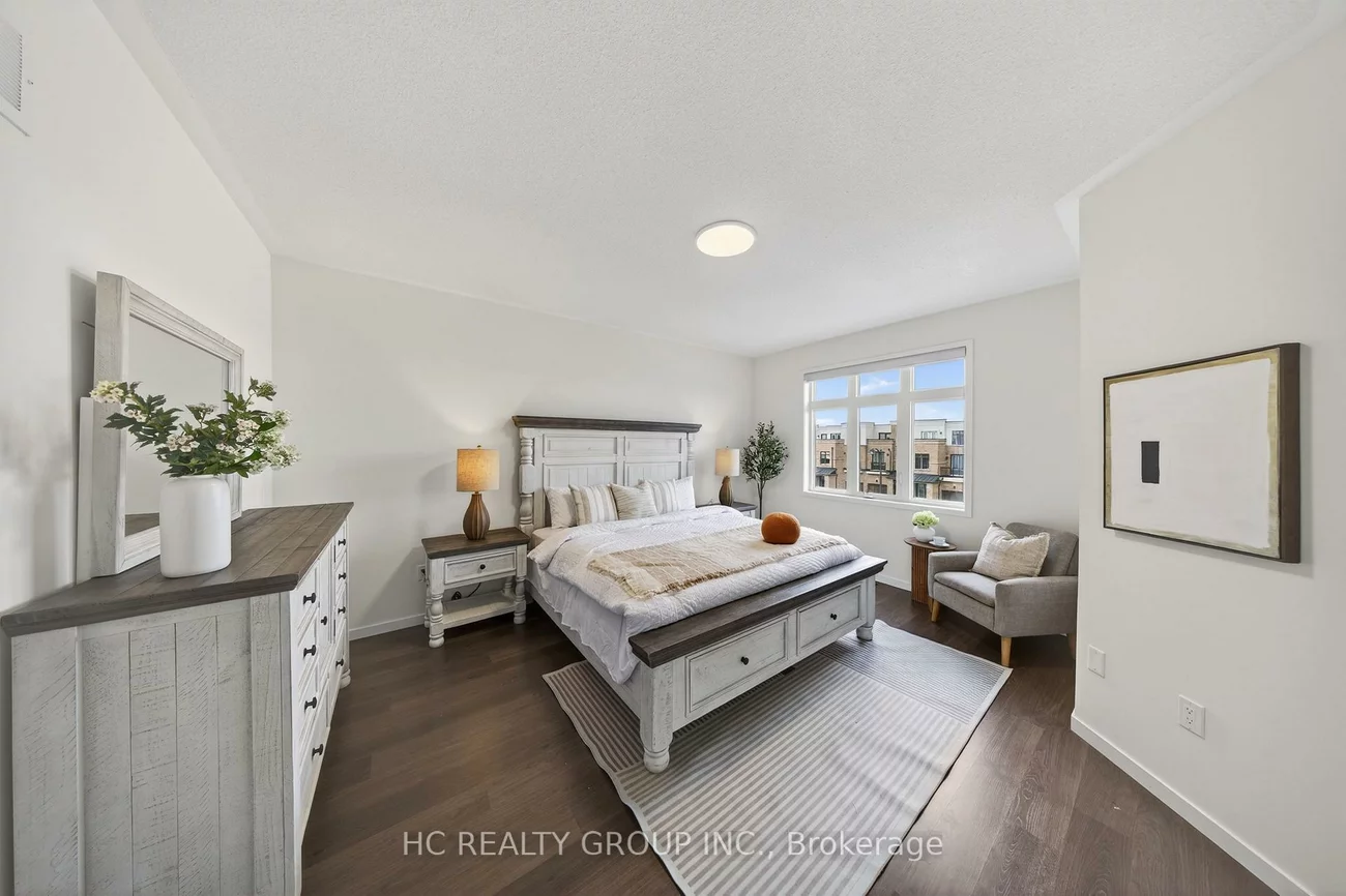 1240, Wellington, Bayview Northeast, Aurora