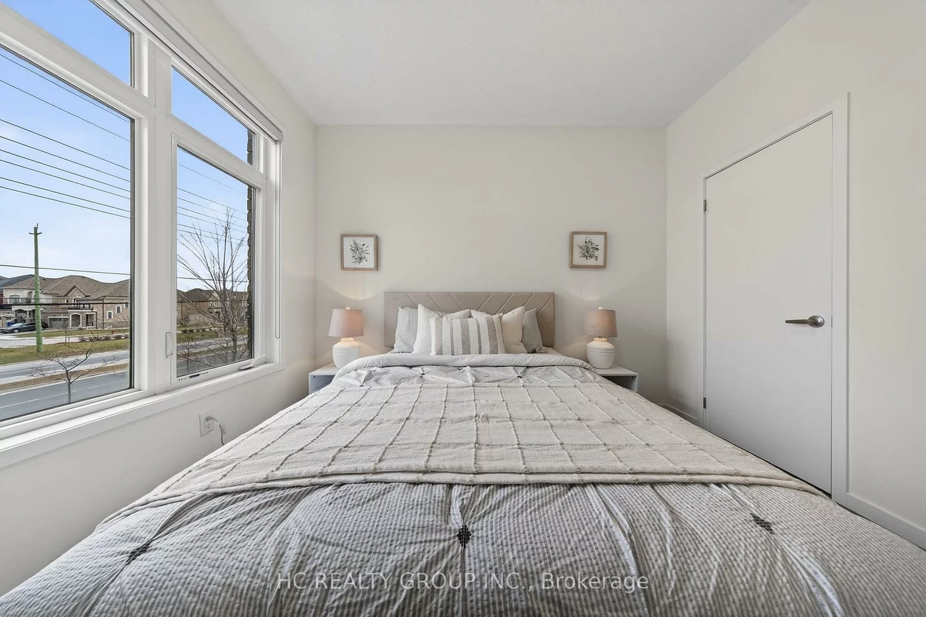 1240, Wellington, Bayview Northeast, Aurora