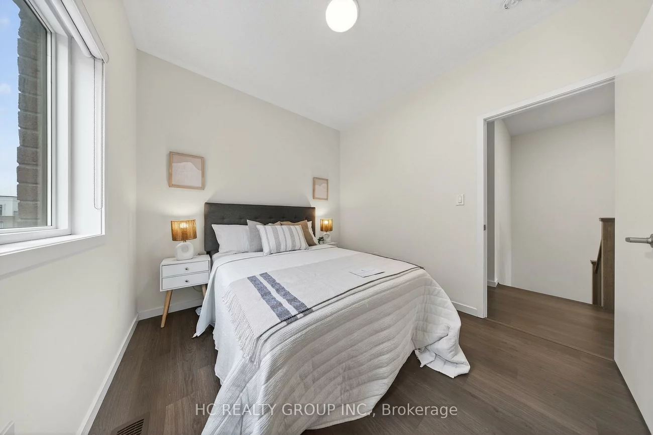 1240, Wellington, Bayview Northeast, Aurora