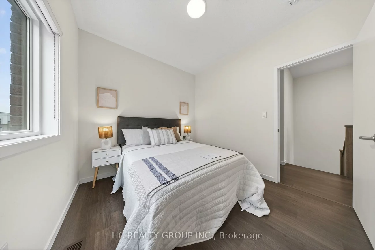 1240, Wellington, Bayview Northeast, Aurora