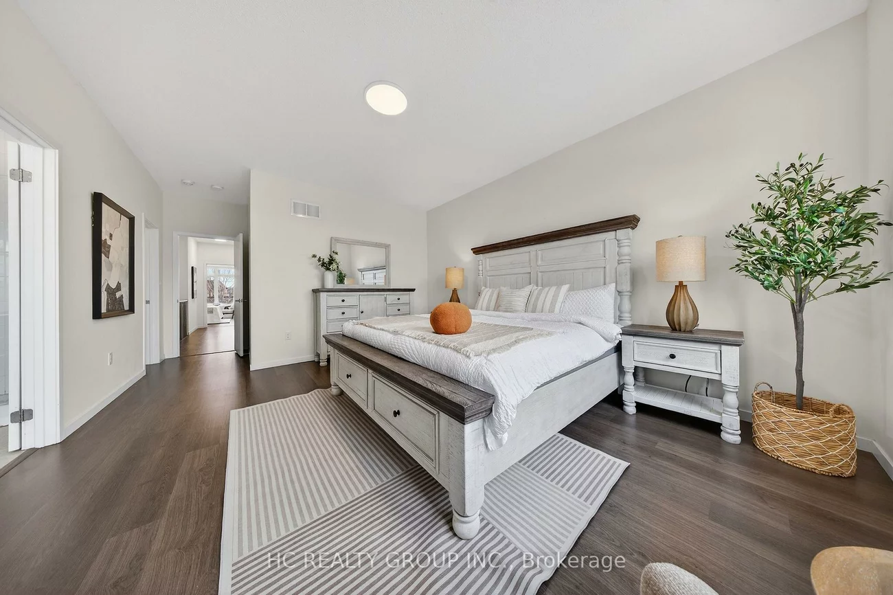 1240, Wellington, Bayview Northeast, Aurora