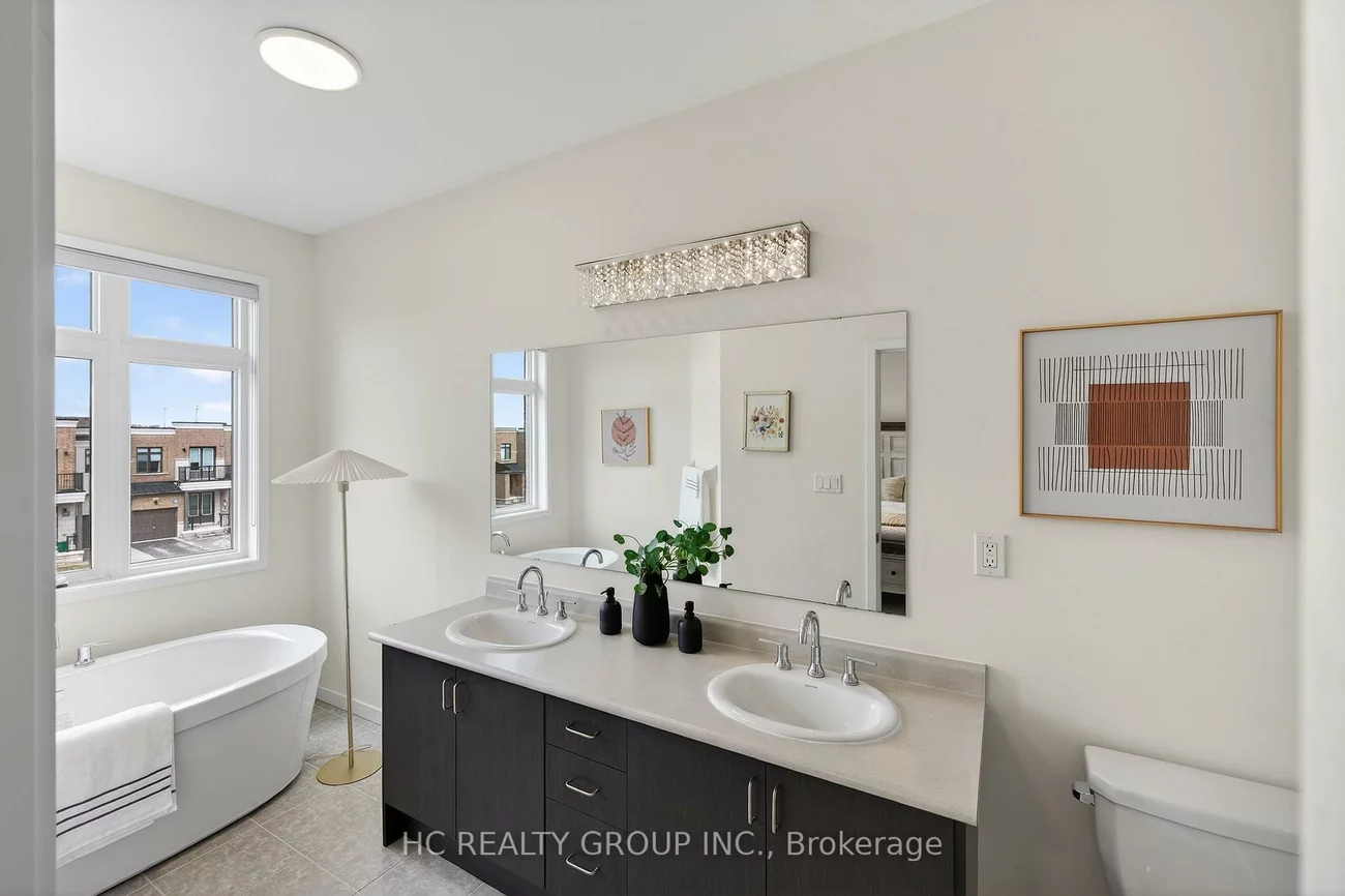 1240, Wellington, Bayview Northeast, Aurora