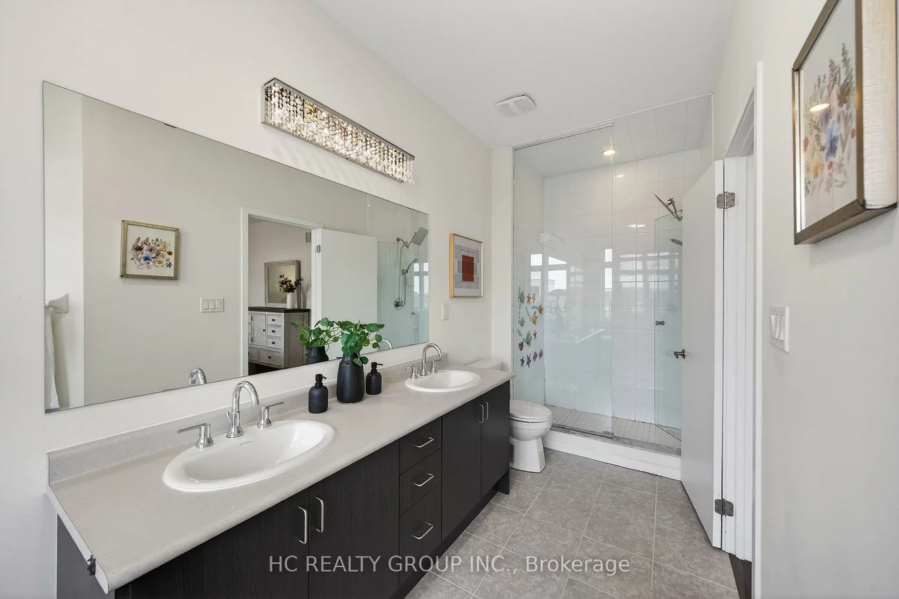 1240, Wellington, Bayview Northeast, Aurora