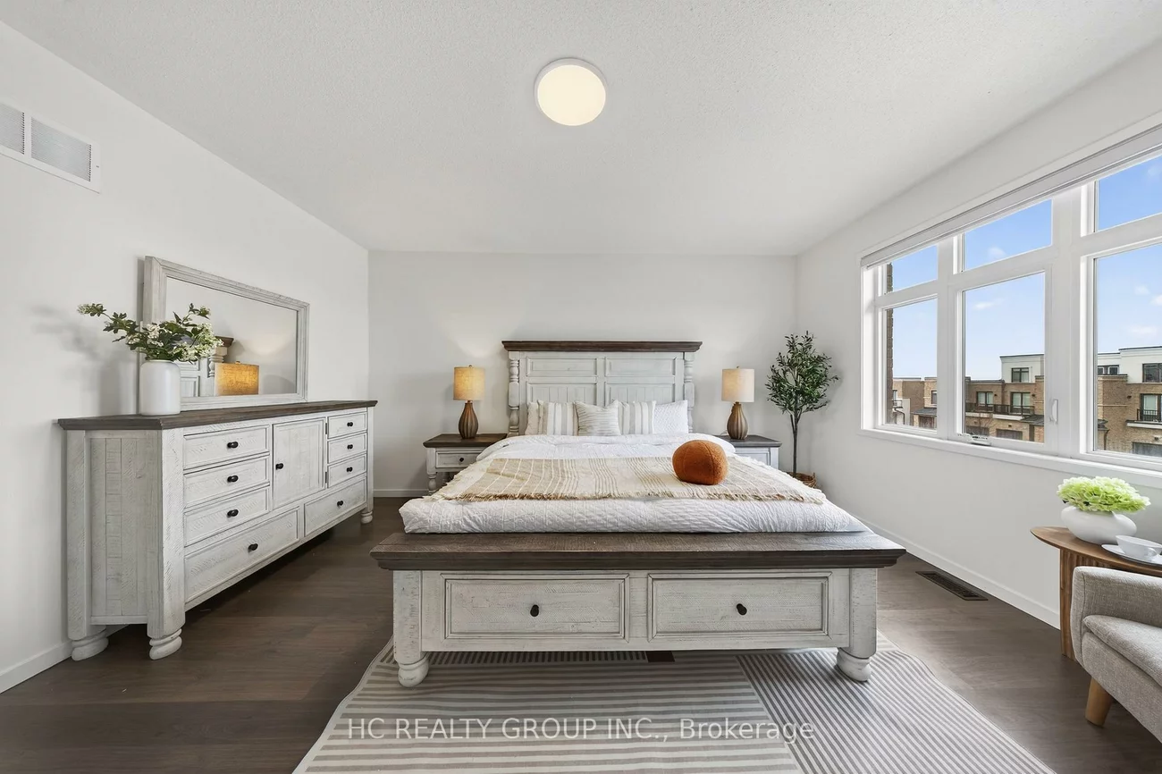 1240, Wellington, Bayview Northeast, Aurora