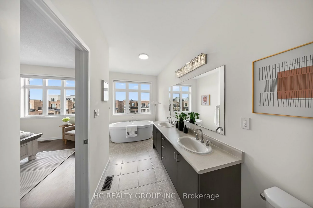 1240, Wellington, Bayview Northeast, Aurora