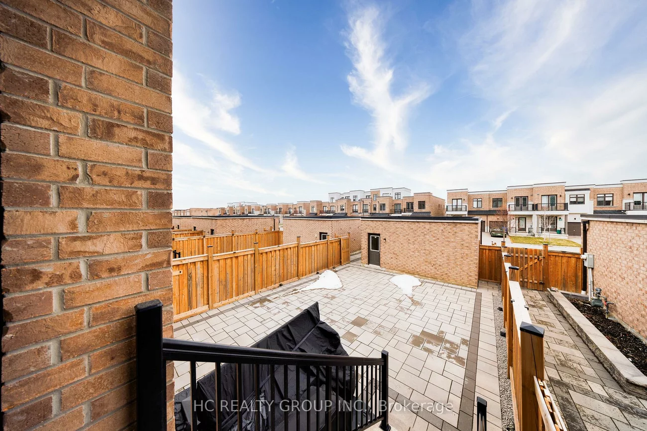 1240, Wellington, Bayview Northeast, Aurora