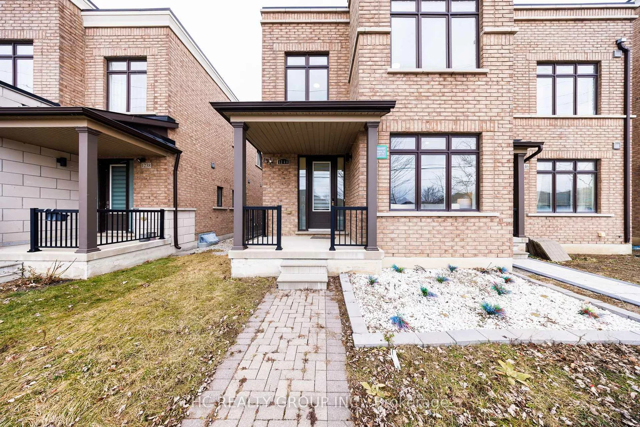 1240, Wellington, Bayview Northeast, Aurora