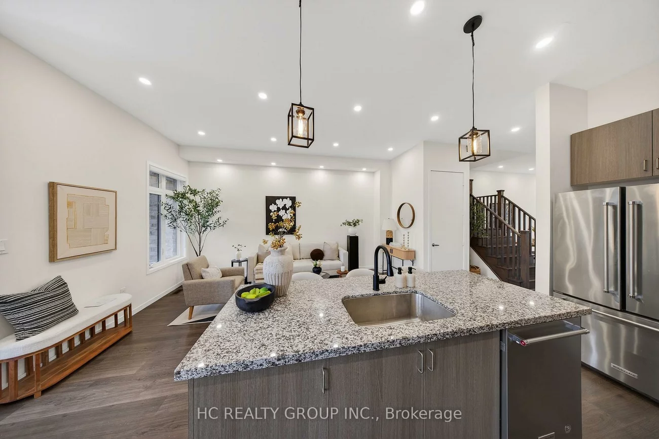 1240, Wellington, Bayview Northeast, Aurora