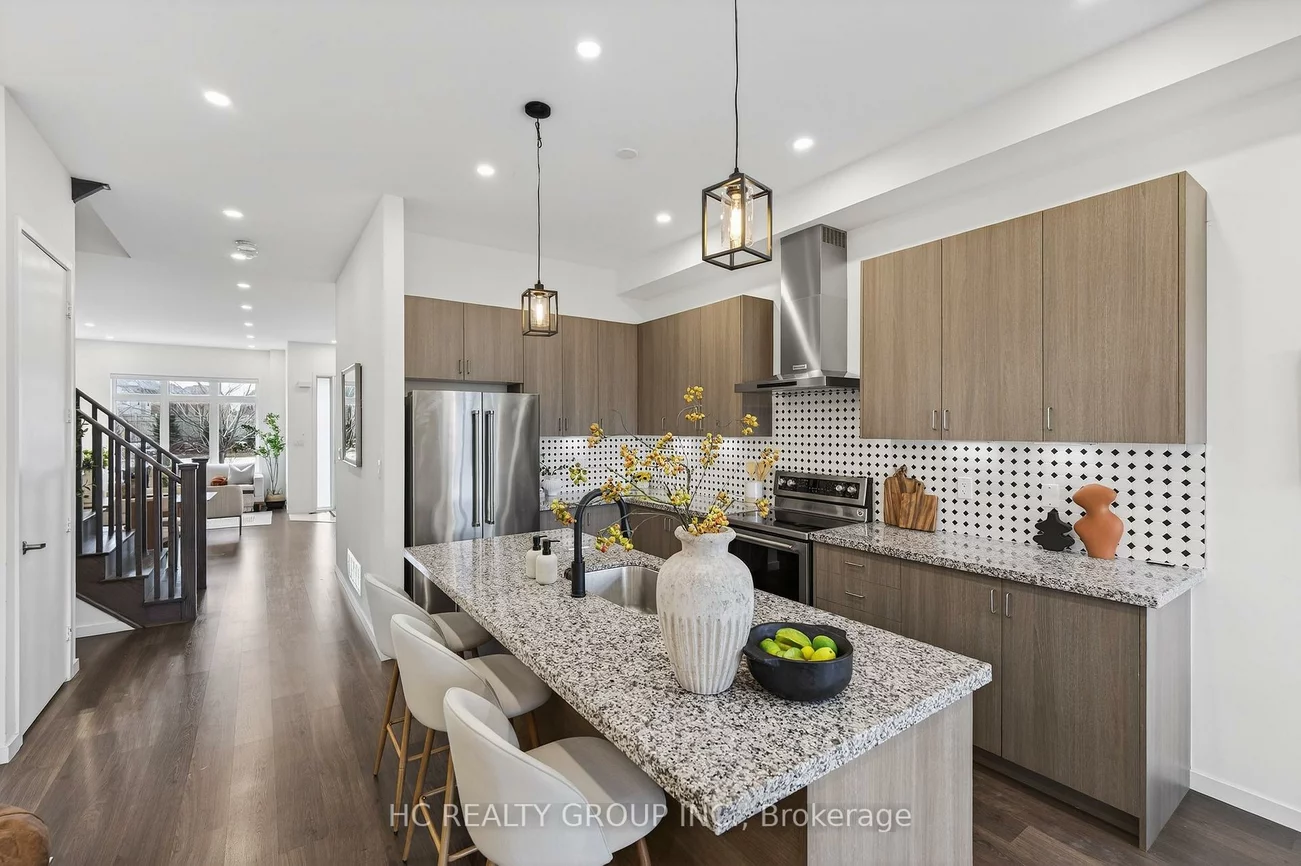 1240, Wellington, Bayview Northeast, Aurora