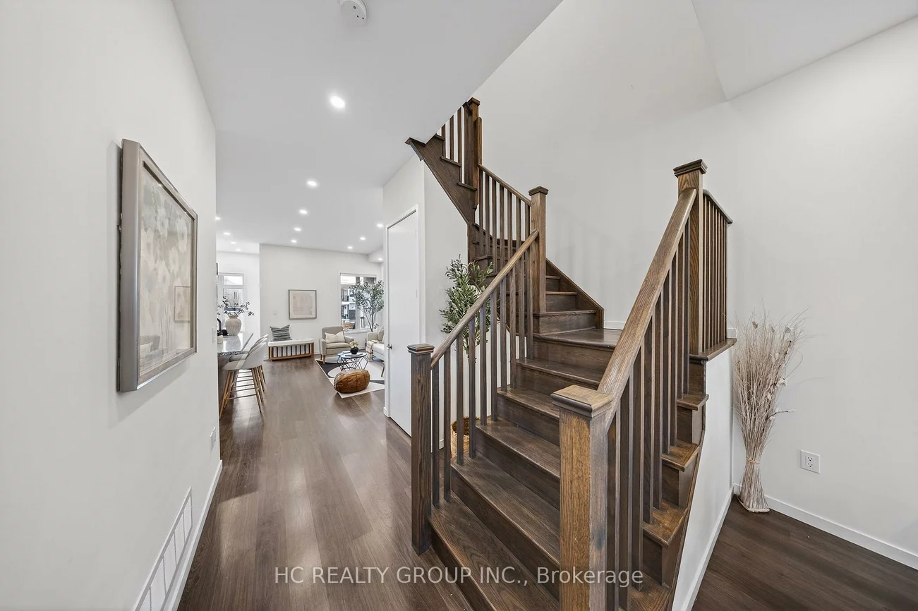 1240, Wellington, Bayview Northeast, Aurora