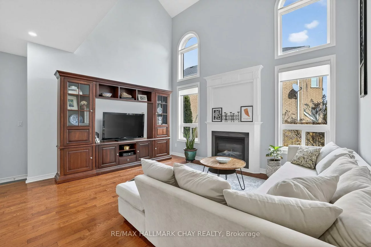 110, Birkshire, Bayview Wellington, Aurora