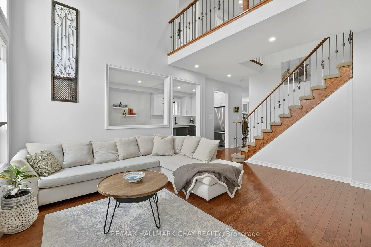 110, Birkshire, Bayview Wellington, Aurora