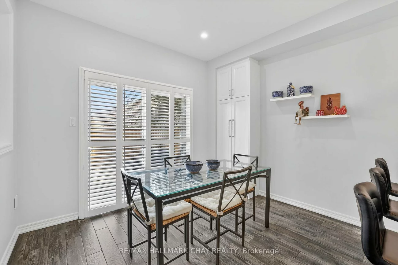 110, Birkshire, Bayview Wellington, Aurora