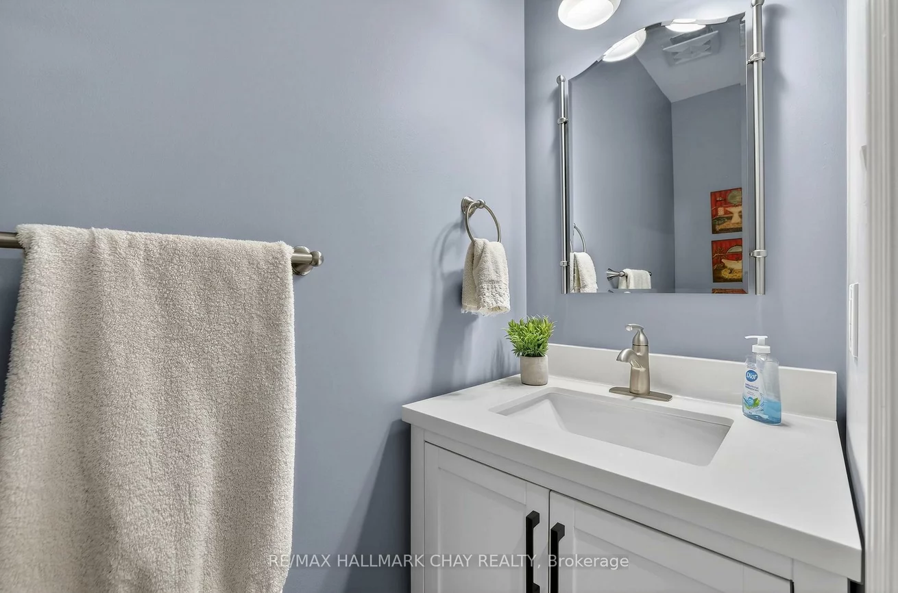 110, Birkshire, Bayview Wellington, Aurora