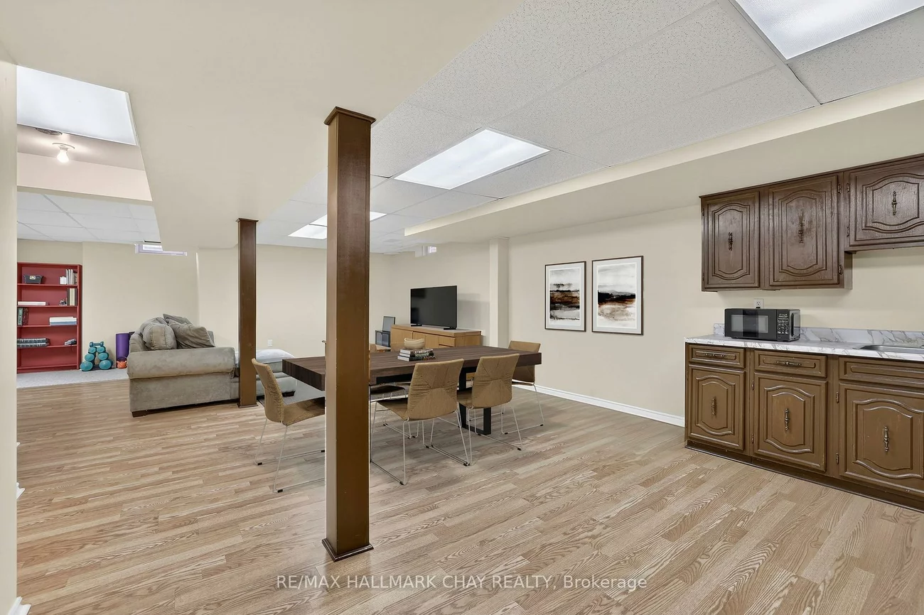 110, Birkshire, Bayview Wellington, Aurora