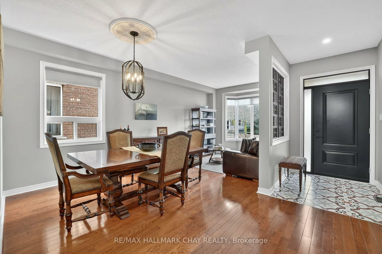 110, Birkshire, Bayview Wellington, Aurora