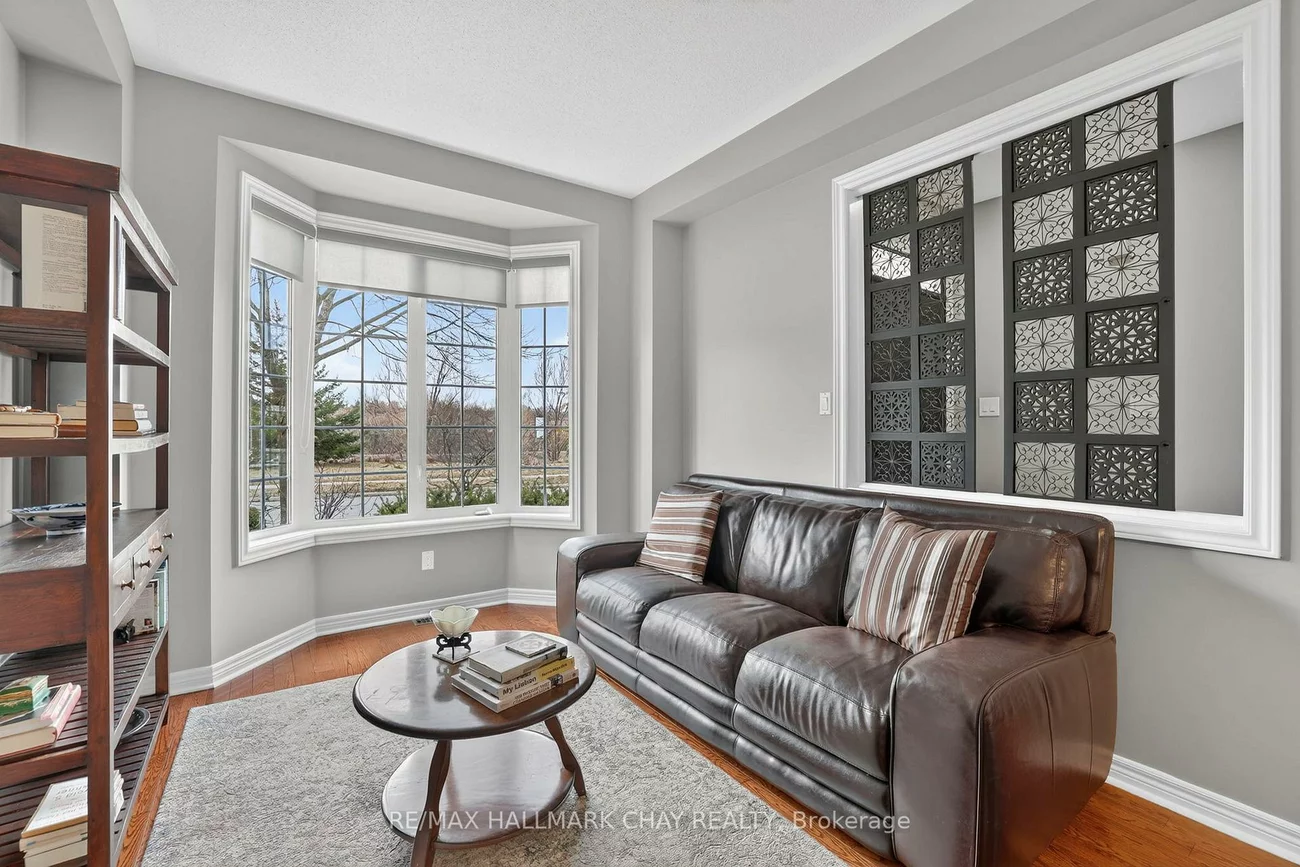 110, Birkshire, Bayview Wellington, Aurora