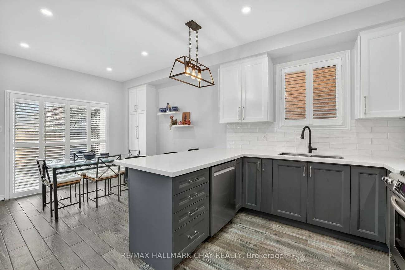 110, Birkshire, Bayview Wellington, Aurora