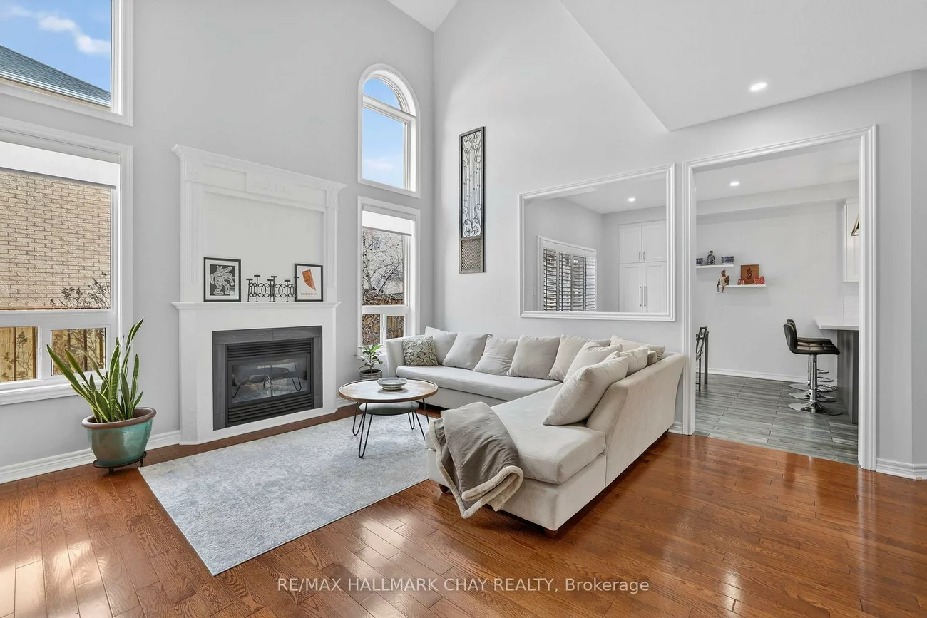 110, Birkshire, Bayview Wellington, Aurora