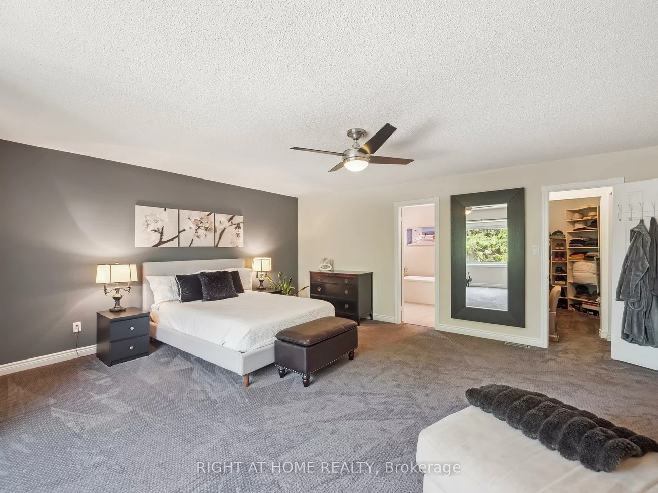 100, Carlyle, Aurora Highlands, Aurora