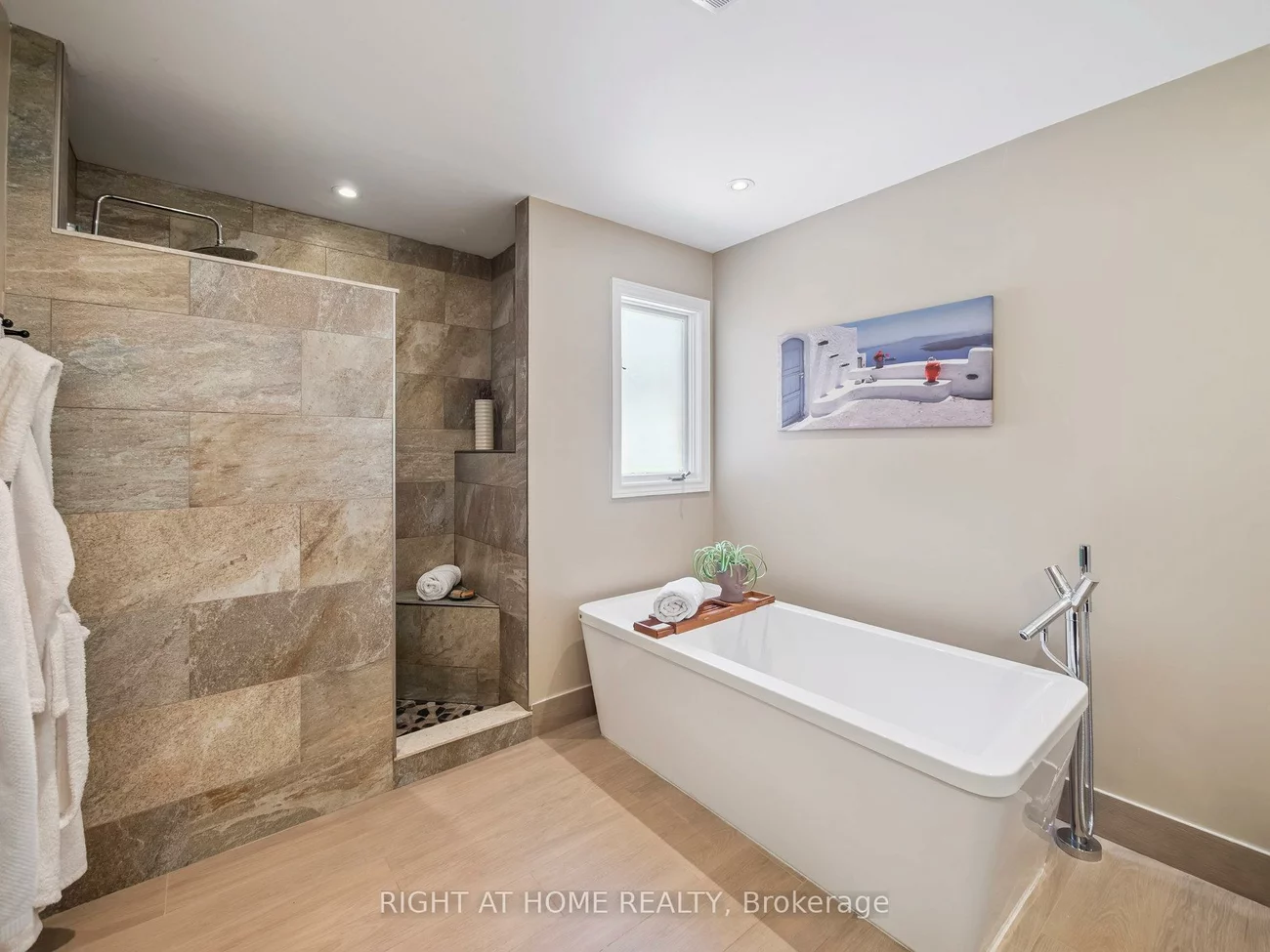 100, Carlyle, Aurora Highlands, Aurora