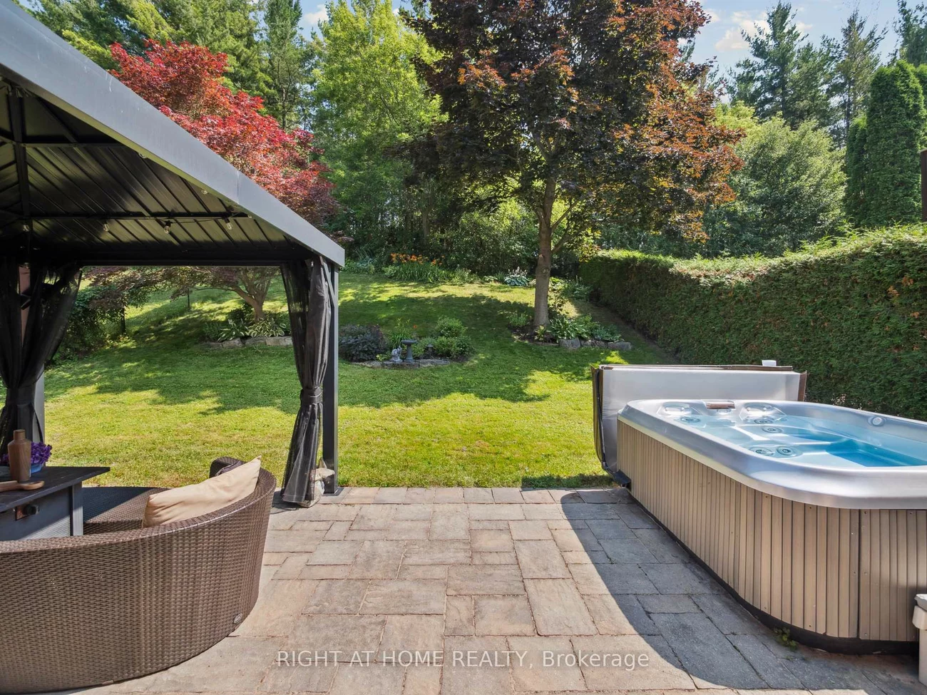 100, Carlyle, Aurora Highlands, Aurora