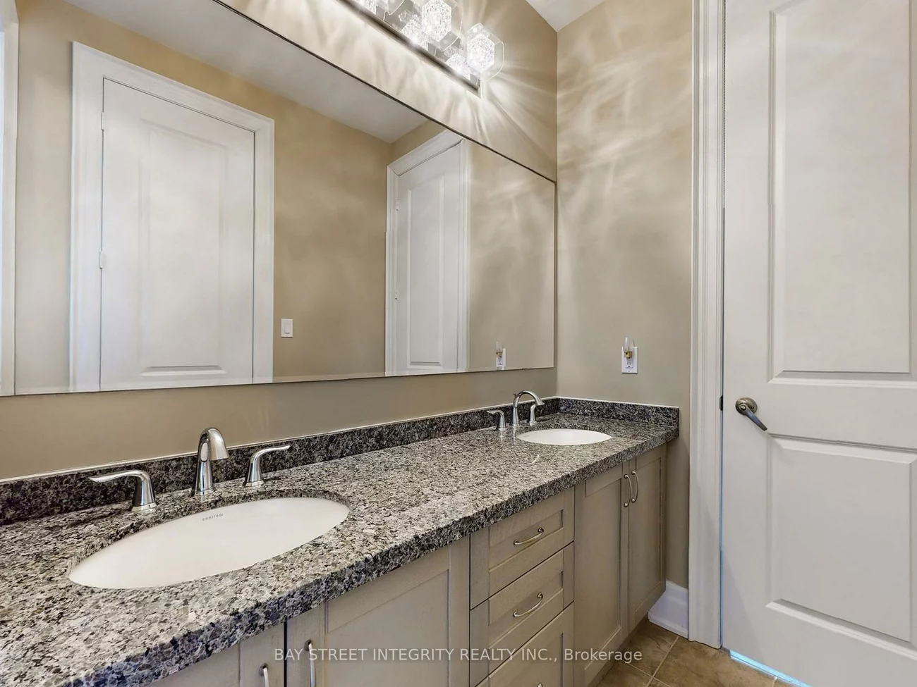 57, Strawbridge Farm, Aurora Grove, Aurora