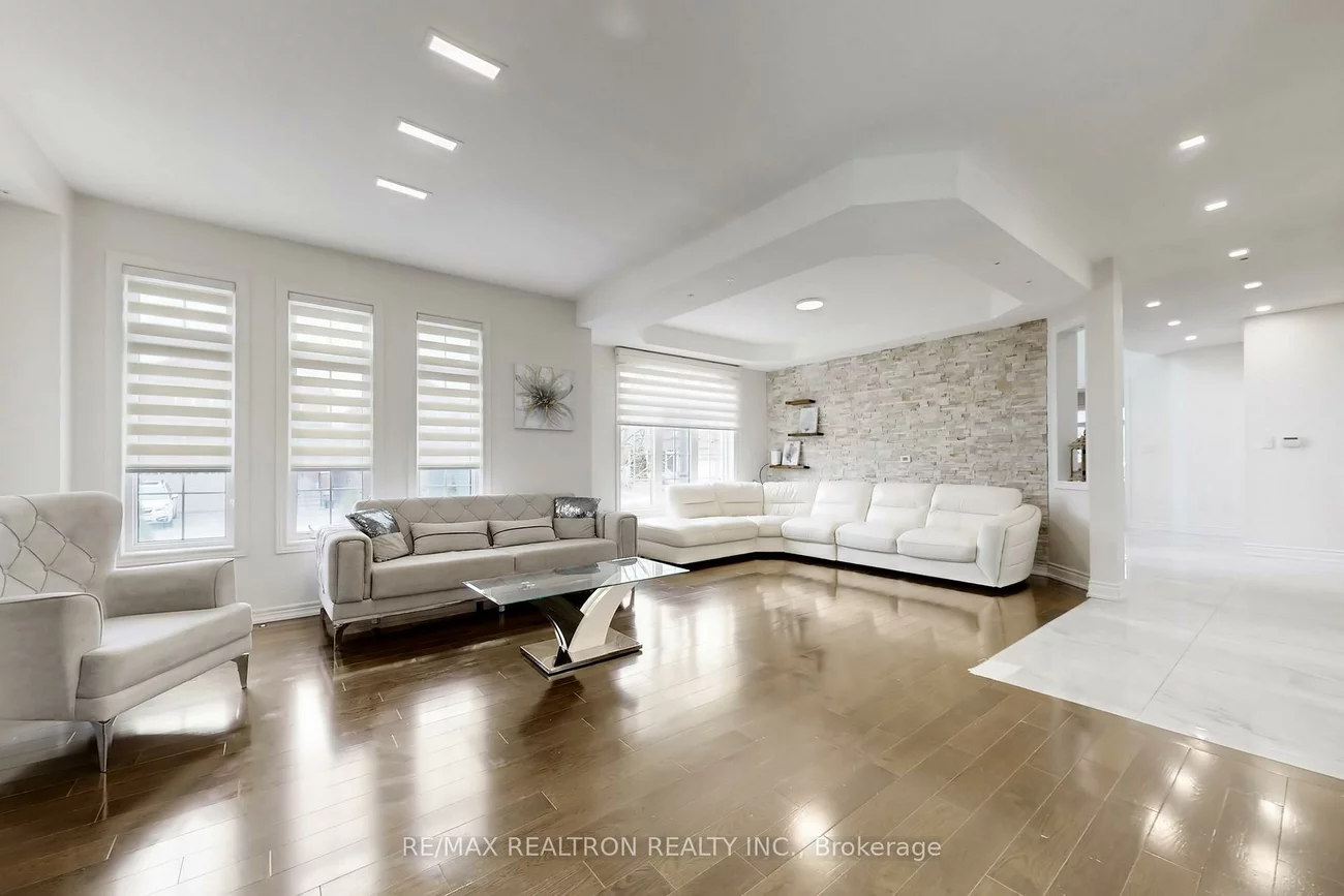 17, Delattaye, Bayview Northeast, Aurora