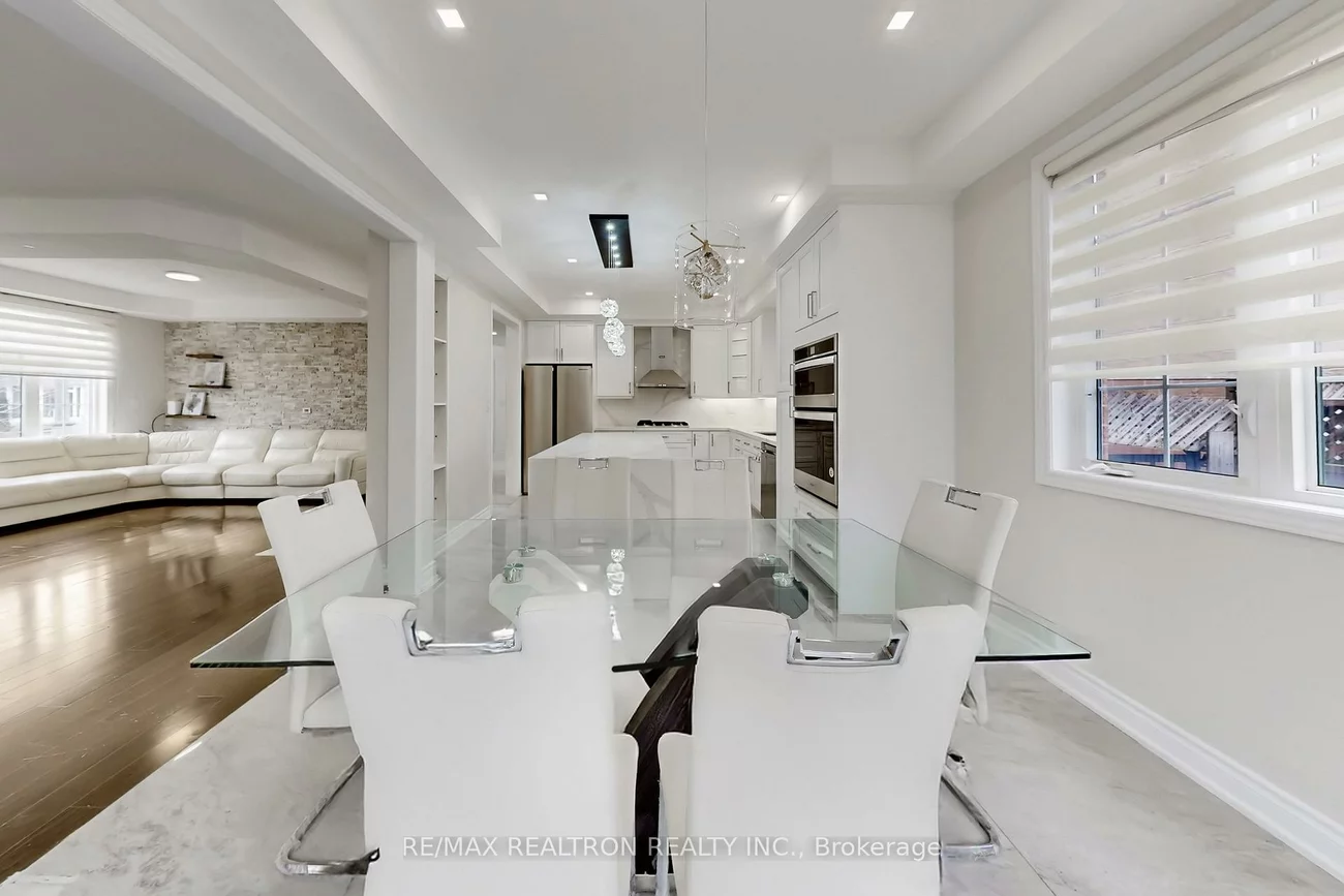 17, Delattaye, Bayview Northeast, Aurora