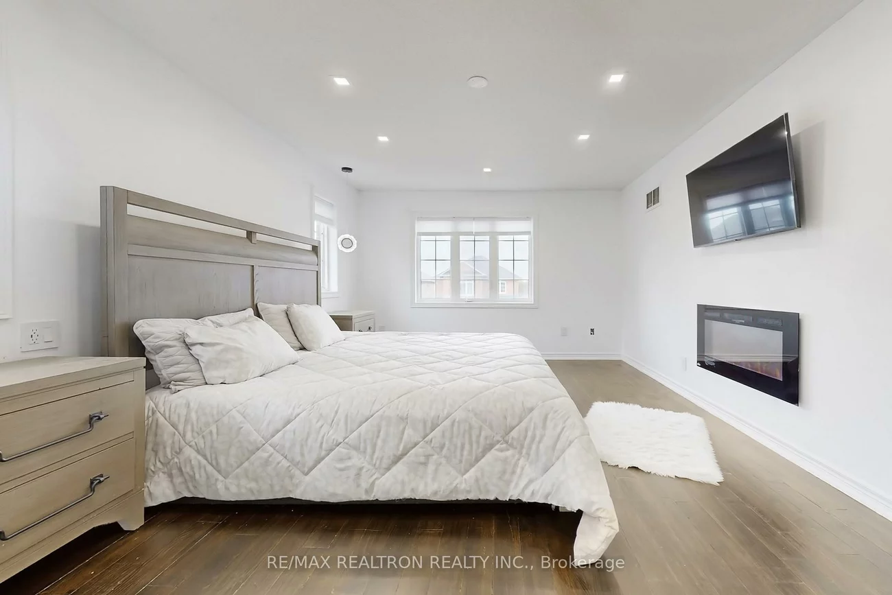 17, Delattaye, Bayview Northeast, Aurora