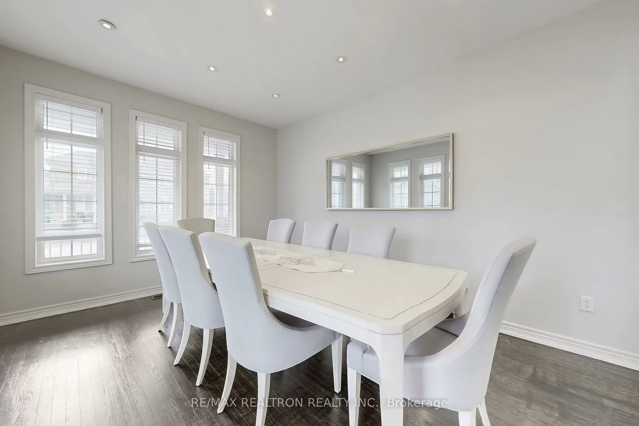 17, Delattaye, Bayview Northeast, Aurora