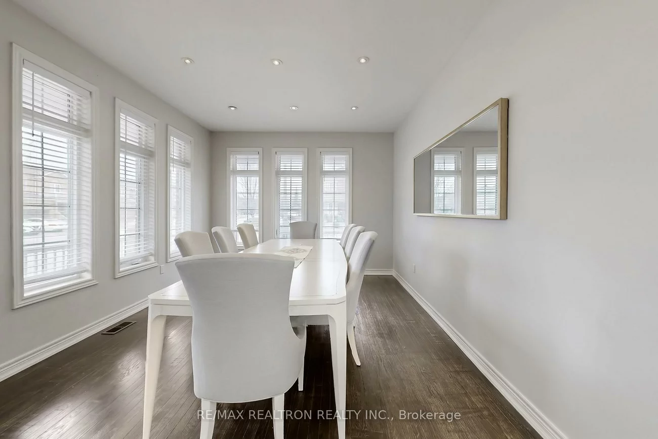 17, Delattaye, Bayview Northeast, Aurora