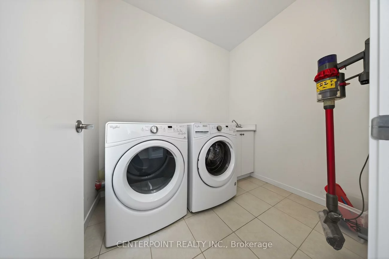 1240, Wellington, Bayview Northeast, Aurora